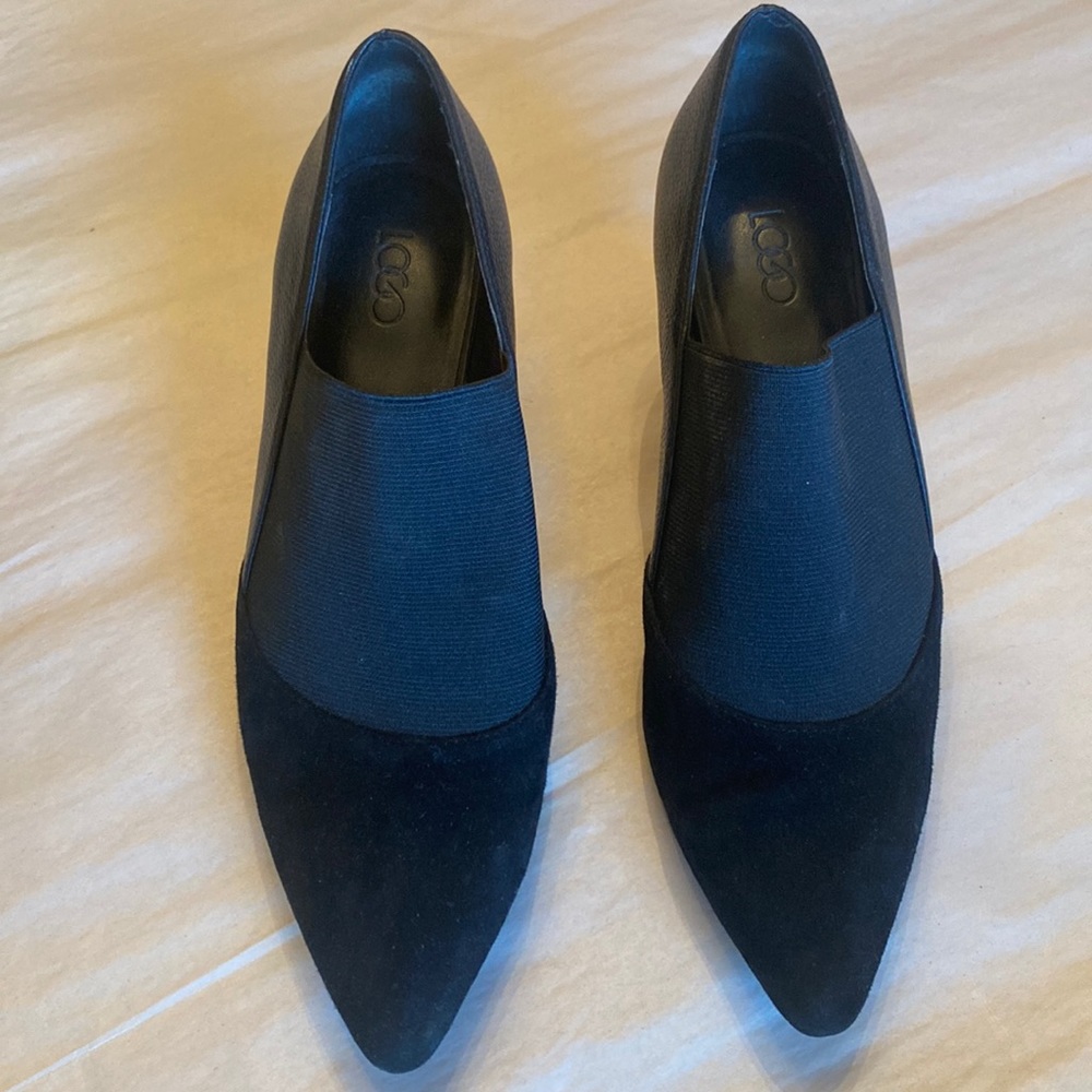 LOGO BY LORI GOLDSTEIN SERENA BLACK PUMP